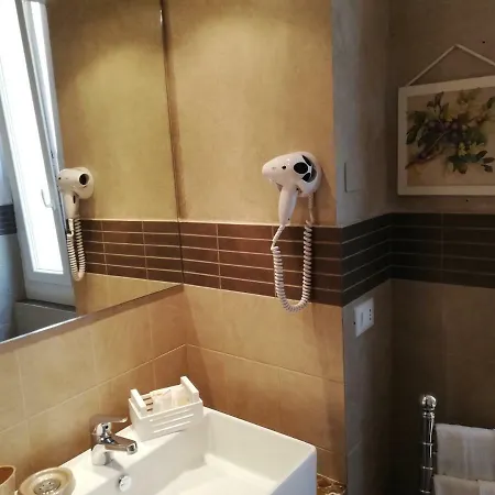 招待所 Les De La Place 4*